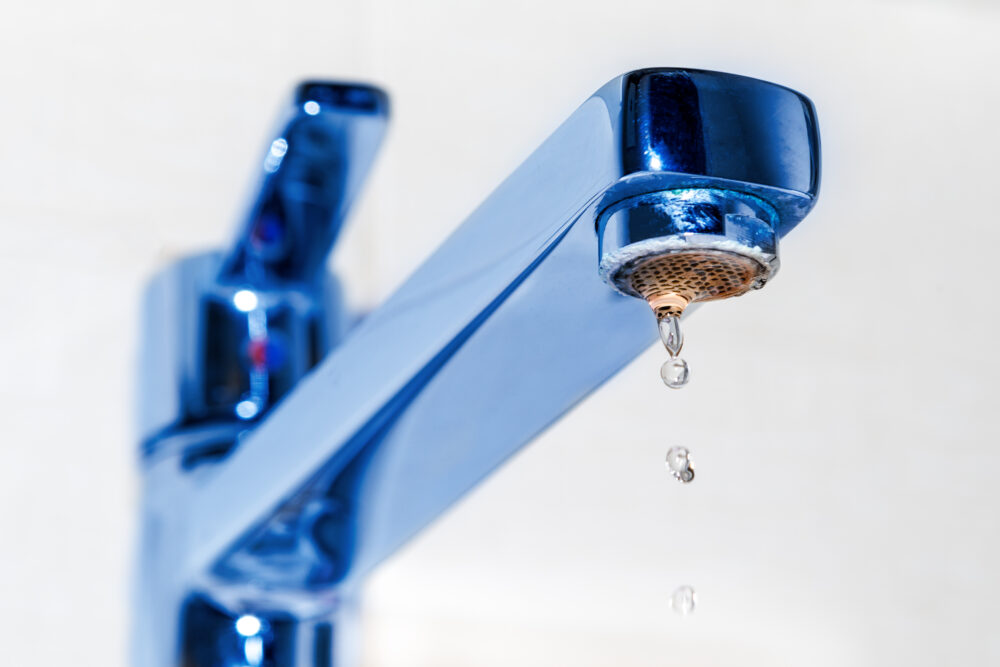 Signs You to Repair or Replace Your Bathroom Sink